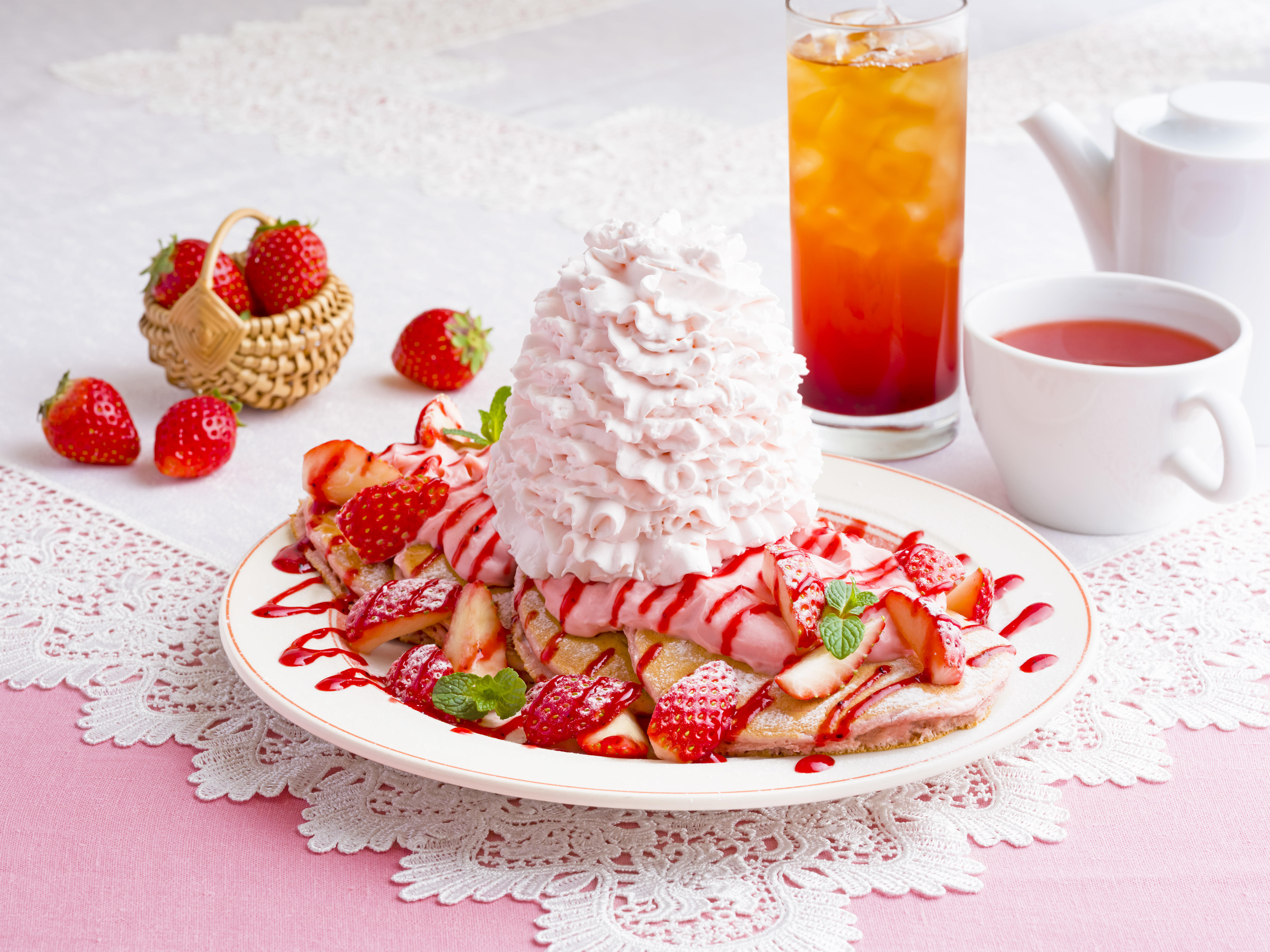 苺の香りに包まれる春色メニューが新登場！