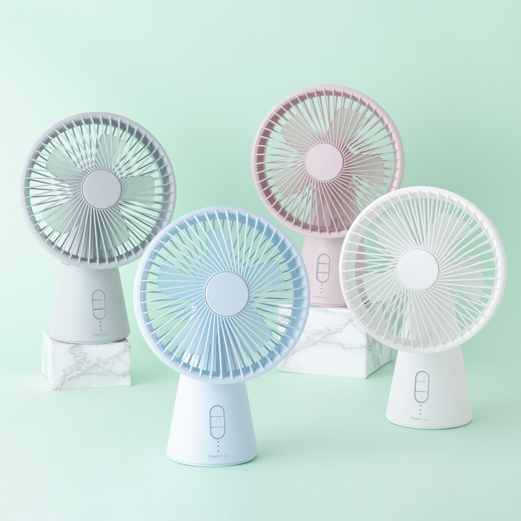 コンパクトで多機能なデスクファン✧˖°