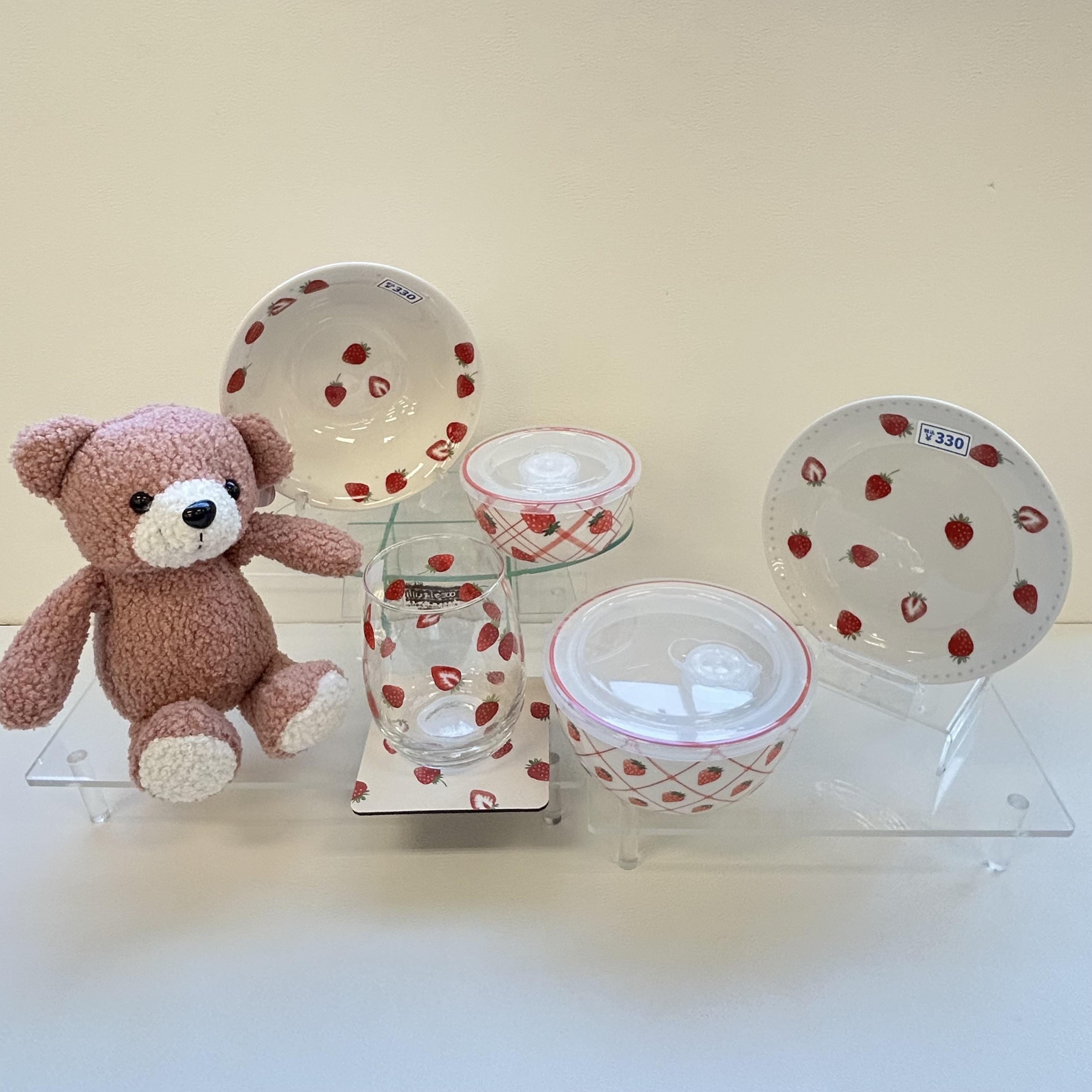 いちご好きの方にはたまらない(*´˘`*)♥いちごの食器が入荷しました！