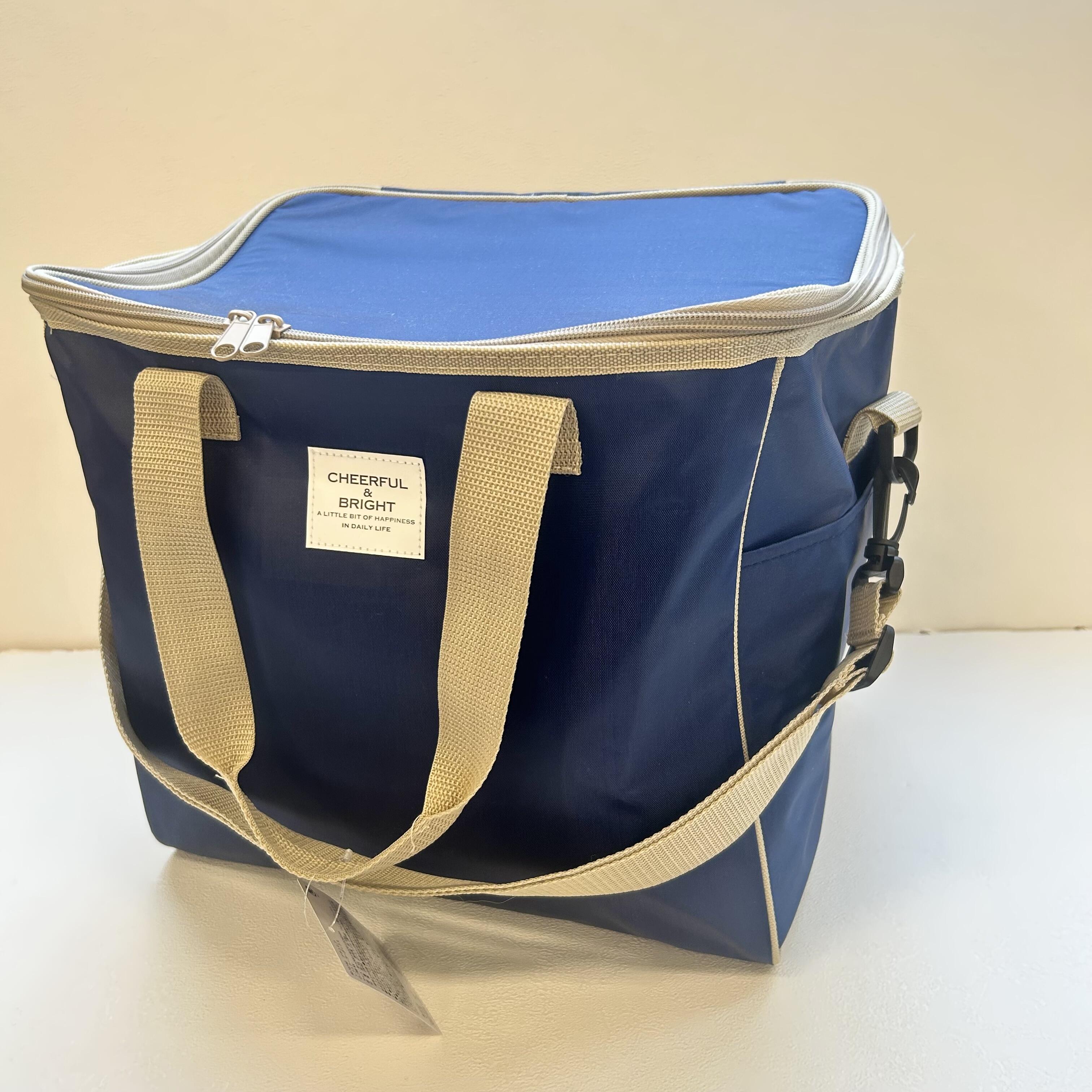 これからの季節に、ひとつあると絶対使えるアイテム！保冷バッグや折りたたみレジャーシートが入荷しました☆彡