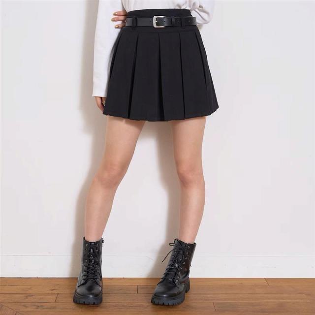 ベルトつきプリーツスカート